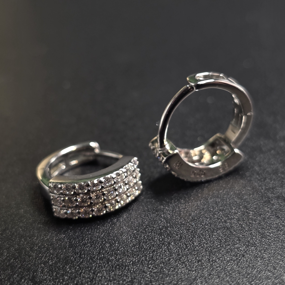 ✨ Sterling Silver Moissanite Huggie Earrings – 0.30 CTW Each (0.60 CTW Total) ✨